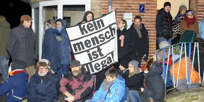 https://www.landeszeitung.de/blog/lokales/209575-amelinghausen-blockade-gegen-abschiebung-mit-lzplay-video